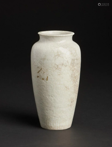 Arte Cinese A Dehua porcelain vase engraved with