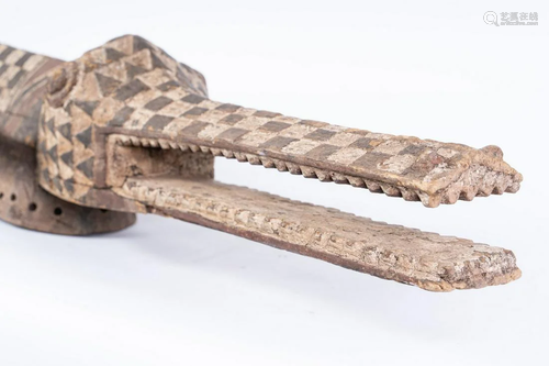 Arte africana Nunuma alligator maskBurkina Faso .