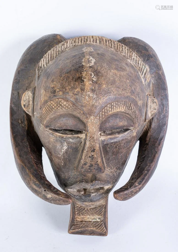 Arte africana Mask with horns, LubaD.R. Congo.