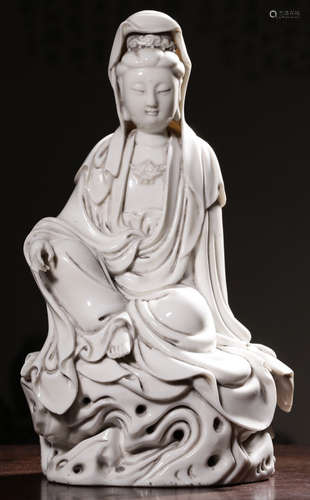 A WHITE GLAZE GUANYIN BUDDHA STATUE