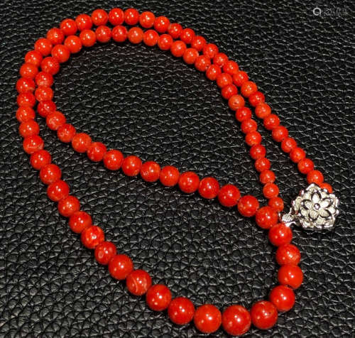 A CORAL STRING NECKLACE