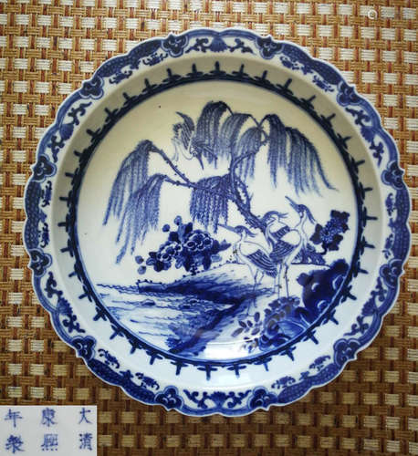 A BLUE&WHITE GLAZE PLATE WITH CRANE PATTERN