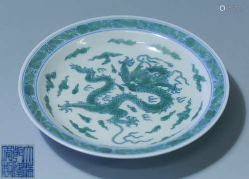 A BLUE&WHITE GLAZE PLATE WITH DRAGON PATTERN