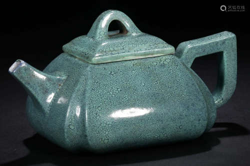 A GREEN GLAZE TEA POT