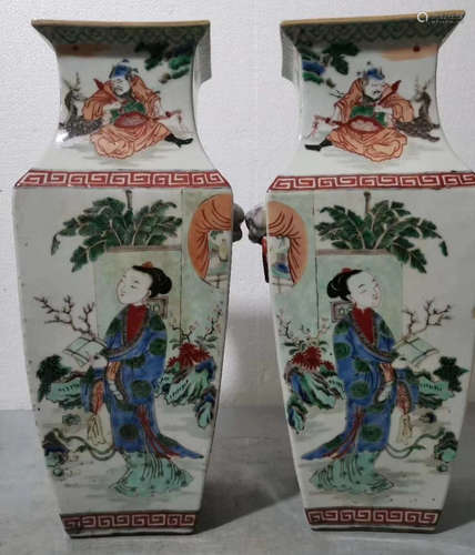 PAIR OF FIVE COLOR GLAZE VASE WITH FIGURE PATTERN