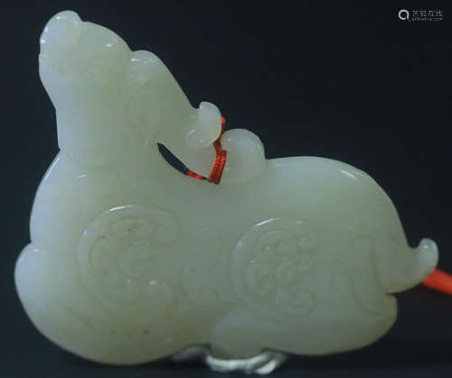 A HETIAN JADE PENDANT SHAPED WITH SHEEP