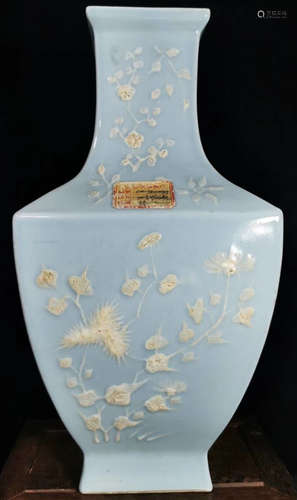 A BLUE GLAZE VASE CARVED WITH FLOWER