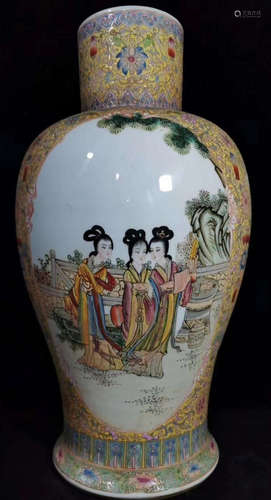 A FAMILLE ROSE GLAZE VASE WITH FIGURE PATTERN