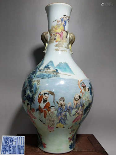 A FAMILLE ROSE GLAZE VASE WITH STORY PATTERN