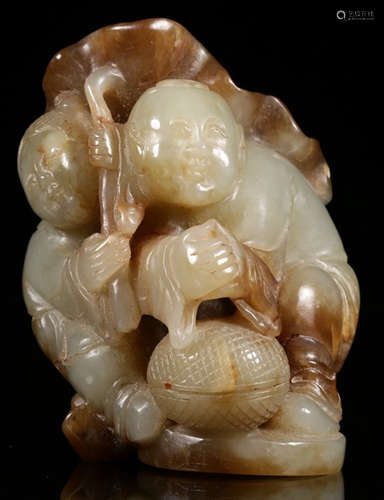 A HETIAN JADE FIGURE PENDANT