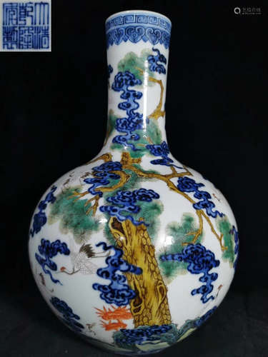 A BLUE&WHITE GLAZE VASE WITH CRANE&PINE PATTERN