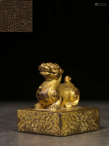 A GILT BRONZE SEAL SHAPED WITH BEAST