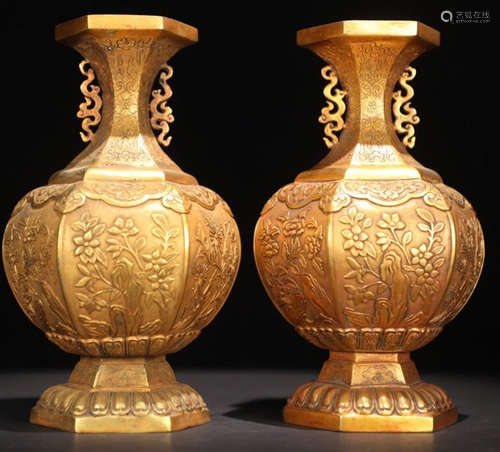 PAIR OF GILT BRONZE VASE CARVED WITH FLOWER PATTERN