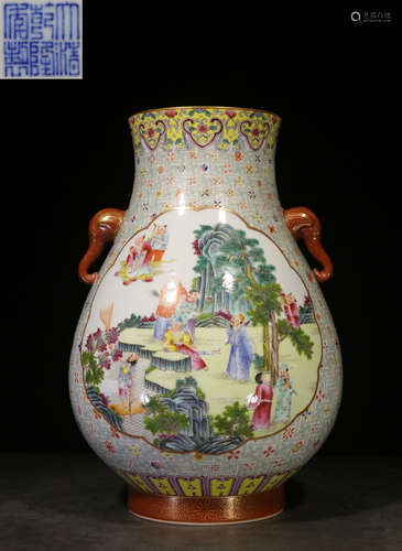 A FAMILLE ROSE GLAZE VASE WITH STORY PATTERN