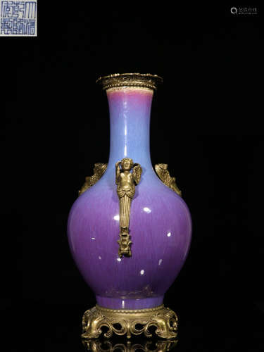 A PURPLE GLAZE VASE EMBEDDED WITH COPPER