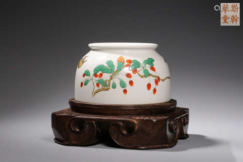 A FAMILLE ROSE GLAZE BRUSH WASHER WITH FLOWER&BUTTERFLY PATTERN