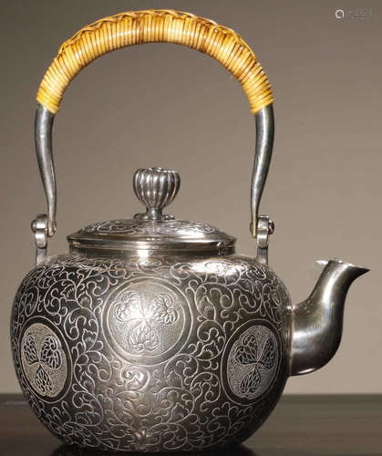 A SILVER POT CARVED WITH FLOWER PATTERN