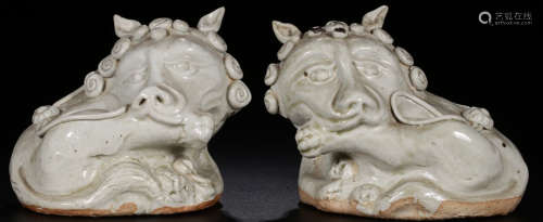 PAIR OF WHITE GLAZE PAPERWEIGHT SHAPED WITH LION