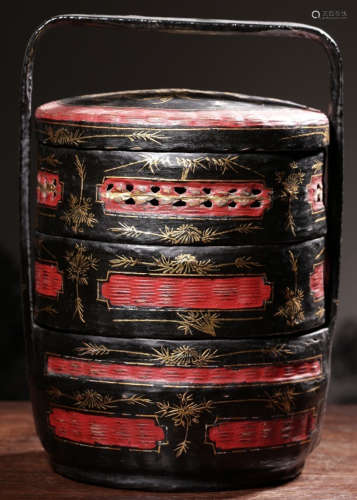 A LACQUER BOX WITH BAMBOO PATTERN