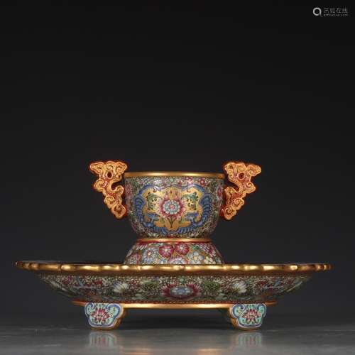 A Chinese Porcelain Famille Rose Cup With Saucer Of Golden Painting