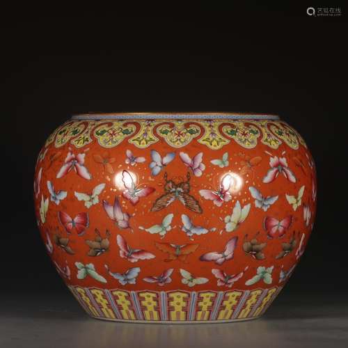 A Chinese Porcelain Famille Rose Cylinder With Golden&Butterflies Painting