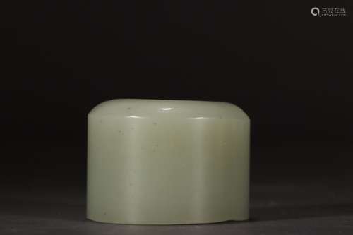 A Chinese Hetian Jade Thumb Ring