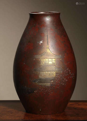 A COPPER&GOLD VASE WITH HOUSE PATTERN