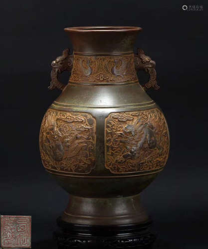 A COPPER VASE CARVED WITH BEAST PATTERN