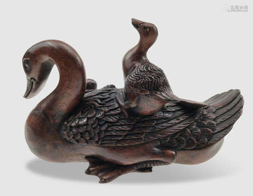 A CHENXIANG WOOD PENDANT SHAPED WITH DUCK