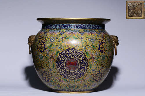 A CLOISONNE CONTAINER WITH FLOWER PATTERN