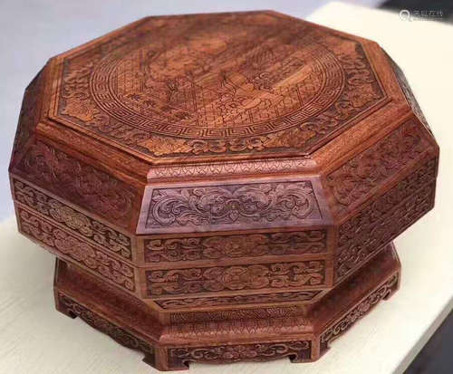 A HUALI WOOD BOX CARVED WITH FIGURE PATTERN