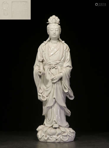 A WHITE GLAZE GUANYIN BUDDHA STATUE