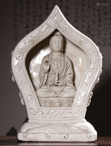 A WHITE GLAZE GUANYIN BUDDHA STATUE