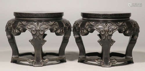 PAIR OF ZITAN WOOD STAND CARVED WITH FLOWER PATTERN