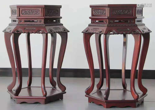 PAIR OF ZITAN WOOD STAND CARVED WITH PATTERN