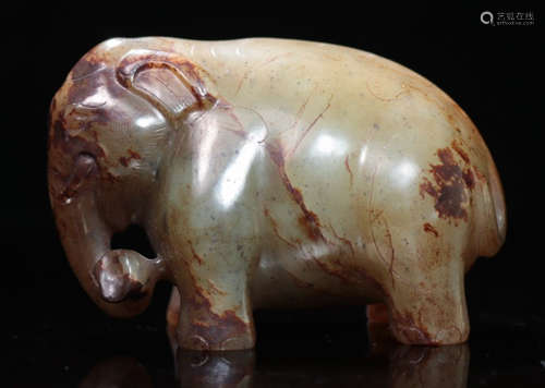 A HETIAN JADE ELEPHANT PENDANT