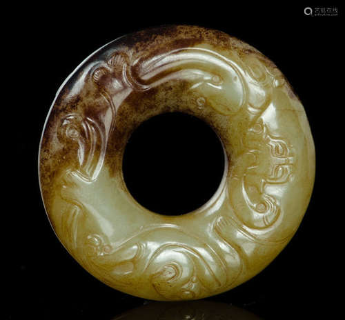 AN ANTIQUE JADE PENDANT CARVED WITH BEAST