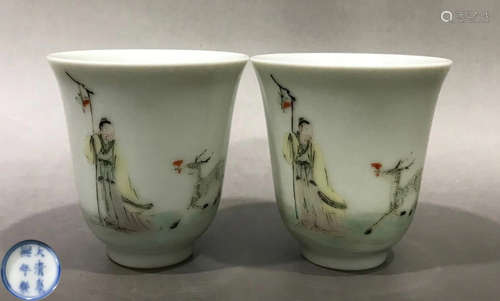 PAIR OF FIVE COLOR GLAZE CUP WITH STORY PATTERN