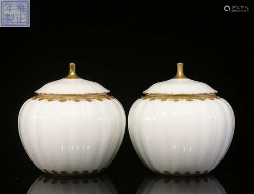 PAIR OF WHITE GLAZE JAR OUTLINE IN GOLD