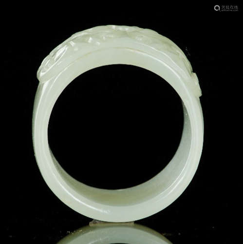 A JADE RING CARVED WITH BEAST PATTERN