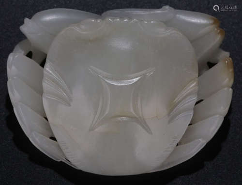 A HETIAN WHITE JADE PENDANT SHAPED WITH CRAB