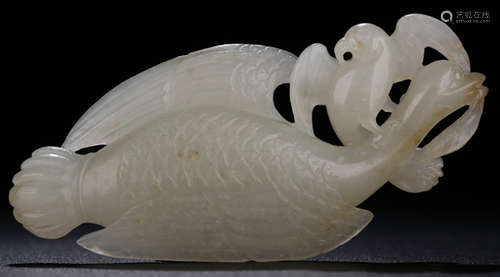 A HETIAN WHITE JADE PENDANT SHAPED WITH FISH