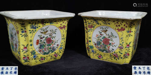 A FAMILLE ROSE GLAZE CONTAINER WITH FLOWER&BIRD PATTERN