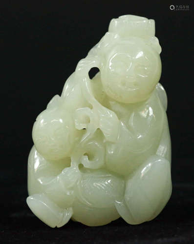 A HETIAN JADE FIGURE PENDANT