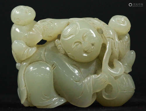 A HETIAN JADE FIGURE PENDANT