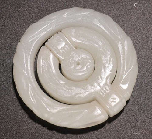 A HETIAN JADE PENDANT CARVED WITH PATTERN