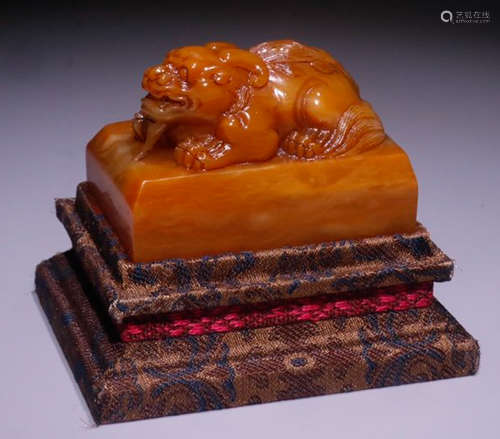 A TIANHUANG STONE SEAL SHAPED WITH BEAST