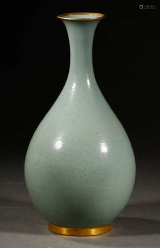 A RU YAO GREEN GLAZE VASE