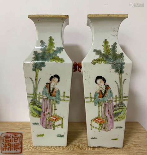 PAIR OF WHITE GLAZE VASE WITH FIGURE PATTERN