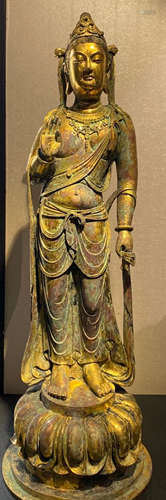 A GILT BRONZE GUANYIN BUDDHA STATUE